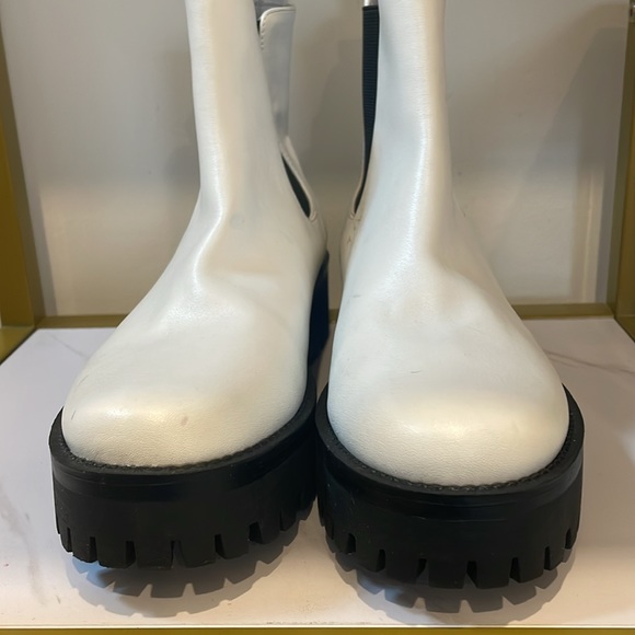 BP KORA LUG CHELSEA BOOT IN WHITE - Picture 4 of 7